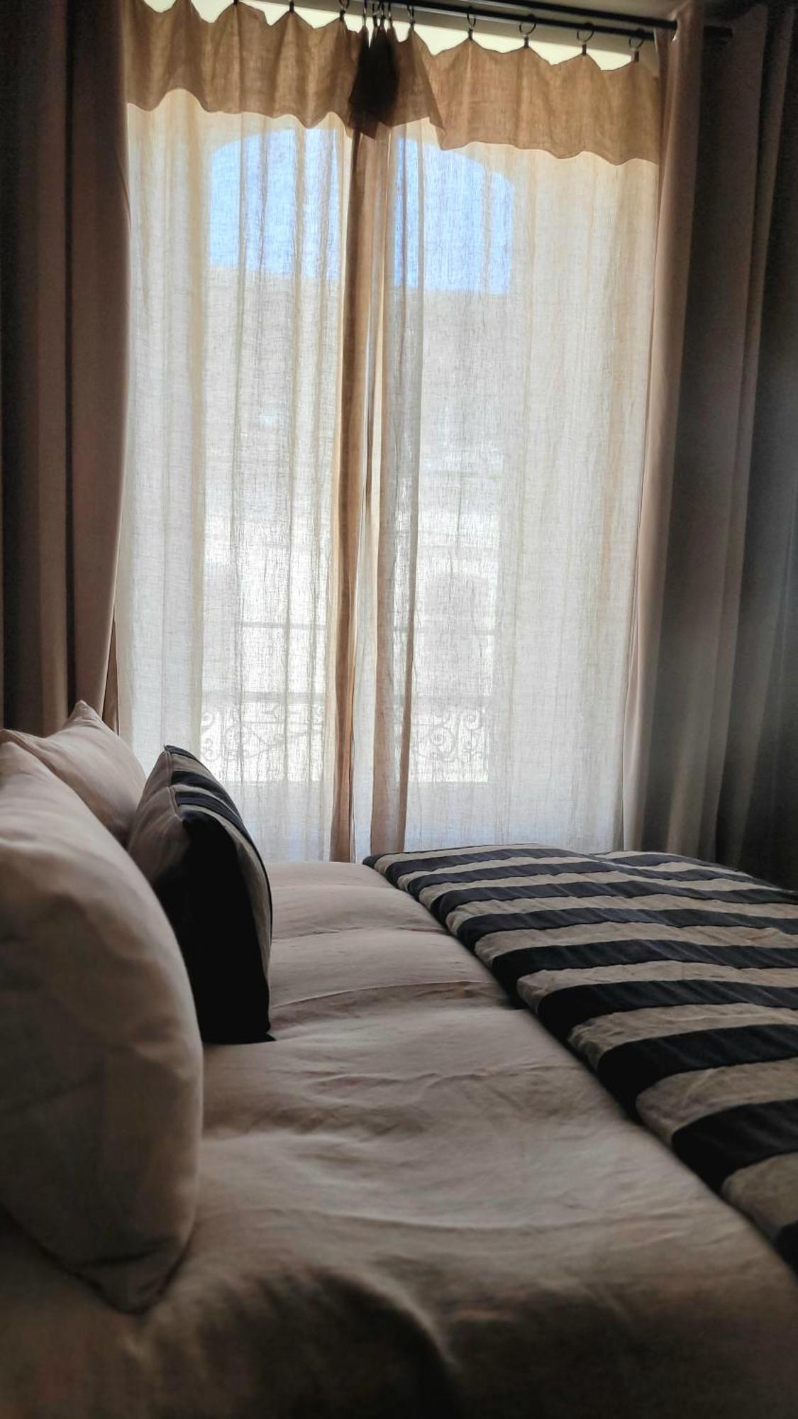 Tresors De Sens Bed & Breakfast エクステリア 写真