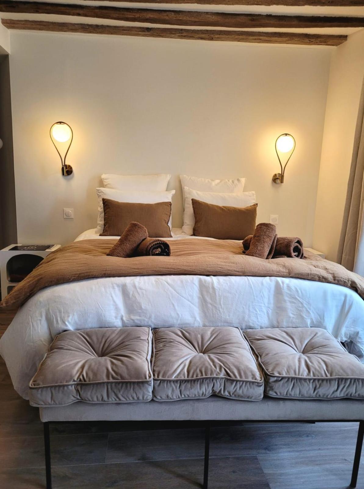 Tresors De Sens Bed & Breakfast エクステリア 写真